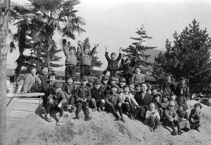 Japanese school uniform: Historical trends -- 20th century early 1940s