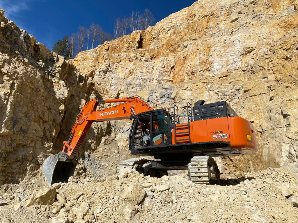 French quarry receives a powerful and precise new ZX530-7