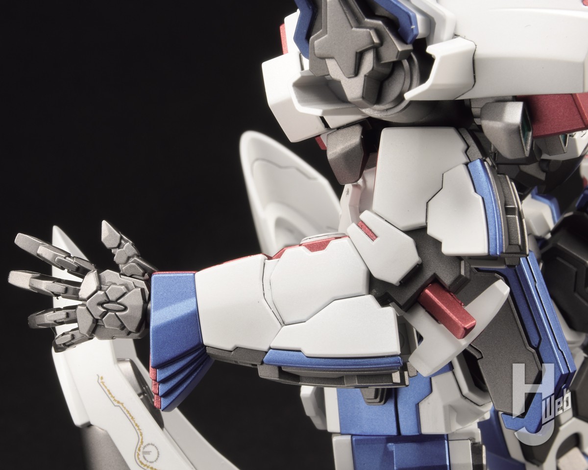 MODEROID「デモンベイン」をメタリック＆パール塗装でスタイリッシュに