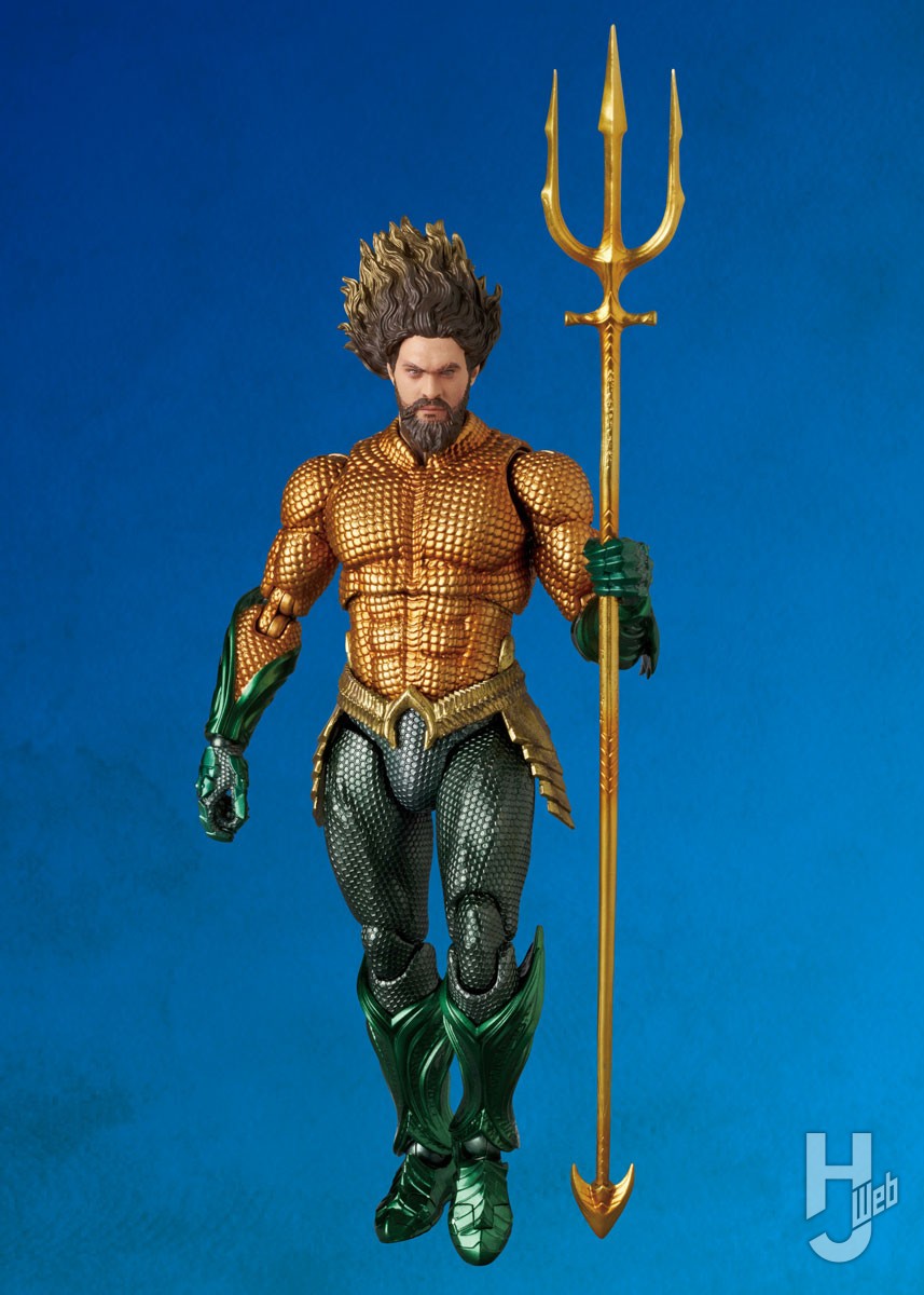 アクアマン／失われた王国』より主人公・アクアマンがアクション