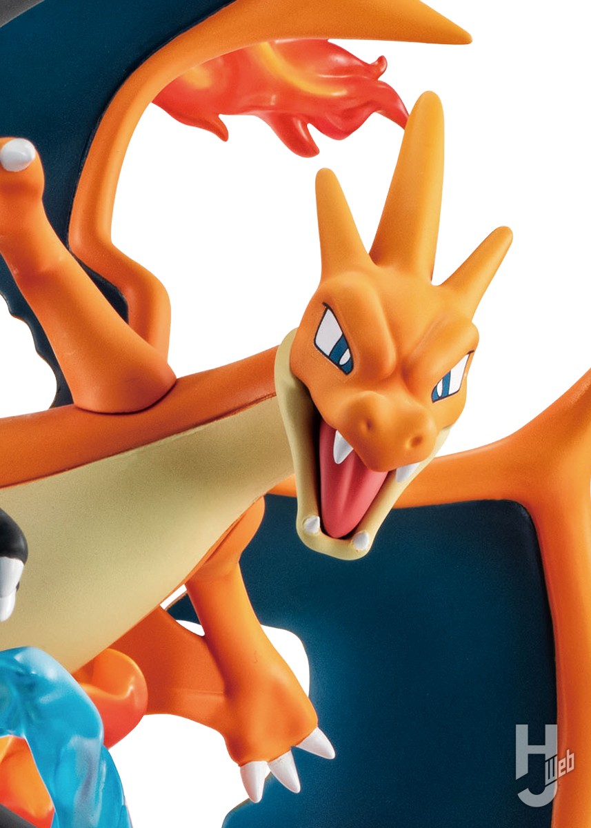 今月受注開始の「メガリザードンX & メガリザードンY」のフィギュアを