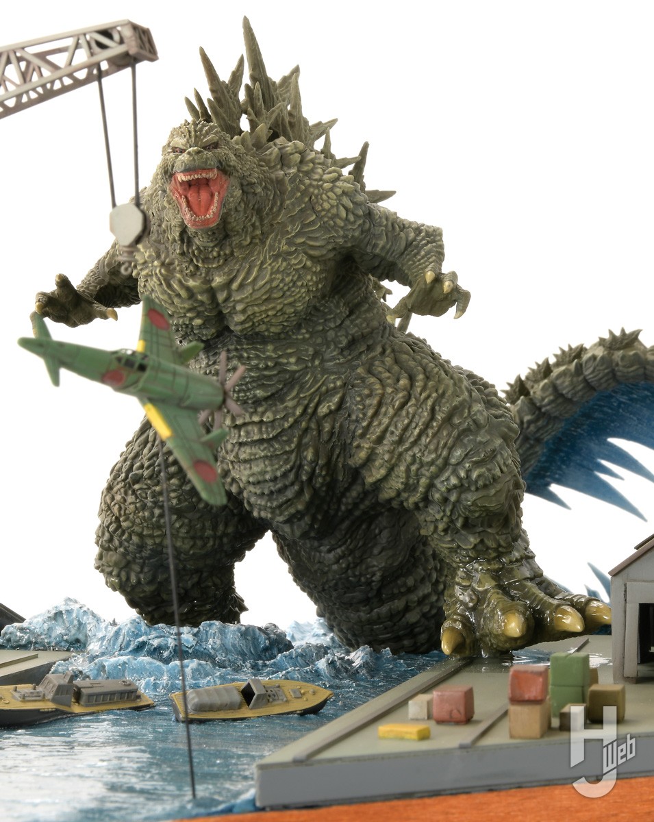 PLAfig.シリーズ第1弾「ゴジラ（2023）」を使用し、逗子軍港に上陸した