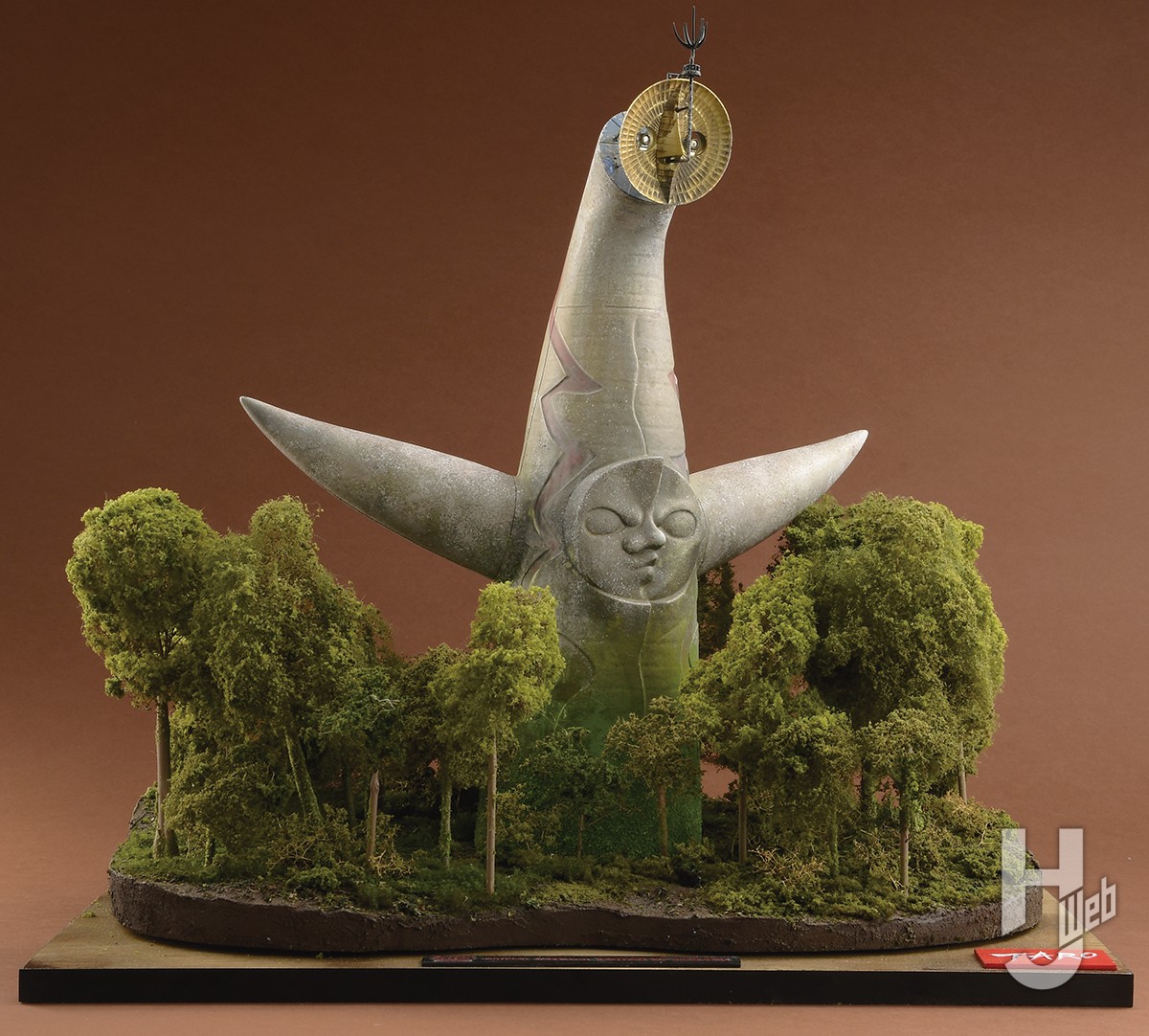 ARTPLA の「太陽の塔」を情景王・山田卓司が独自の世界観で遺産風の