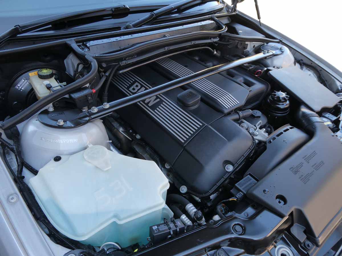 BMW E46の魅力的なエンジンサウンドとエンジン性能に関する見解、加速
