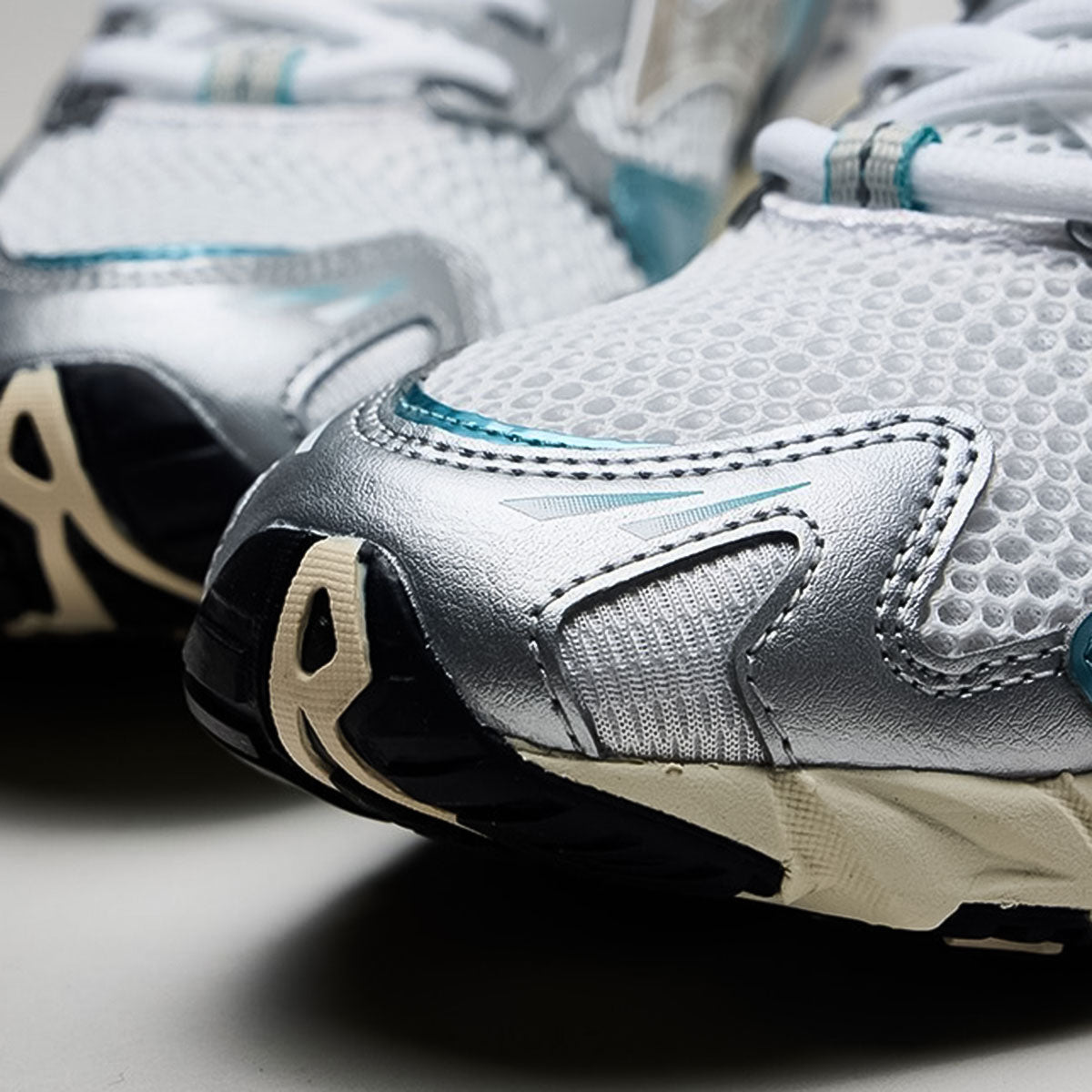 MIZUNO - UNISEX WAVE RIDER 10 WHITE/BEIGE/SKY BLUE 【D1GA243115