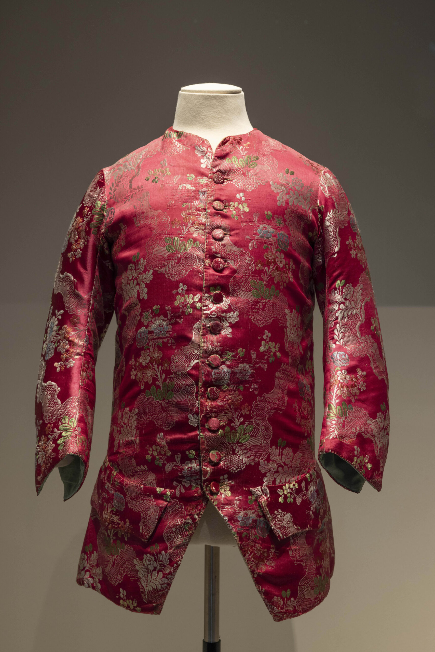 故宮文化博物館「装飾された身体」フランスのファッションとジュエリー