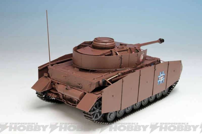 1/35 Ⅳ号戦車D型改（H型仕様)」＆「1/35 パンターG型 黒森峰女学園