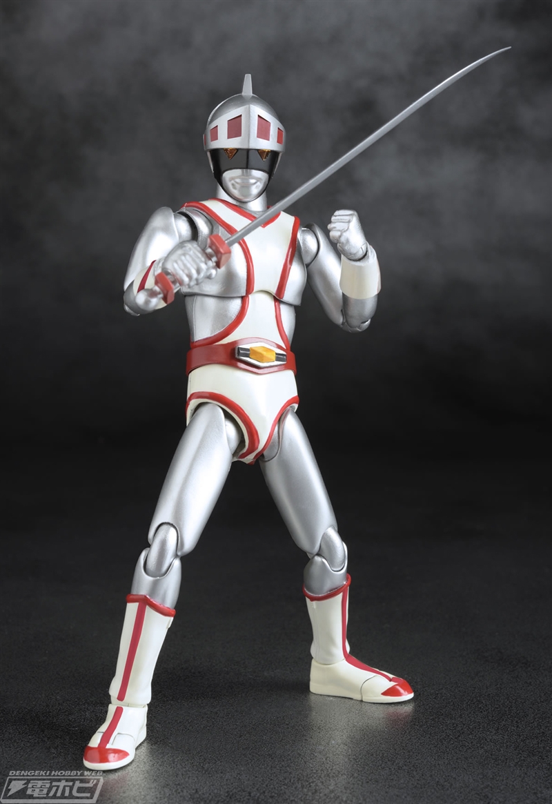 燃える正義の銀の色「シルバー仮面ジャイアント」がアクション
