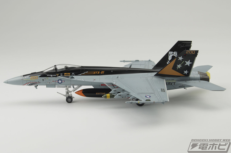 全長約25.3センチ、1/72スケールの「F/A-18E スーパーホーネット