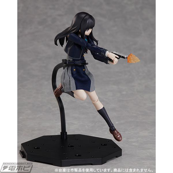 スカートは布製で可動を妨げない！『リコリス・リコイル』錦木千束と