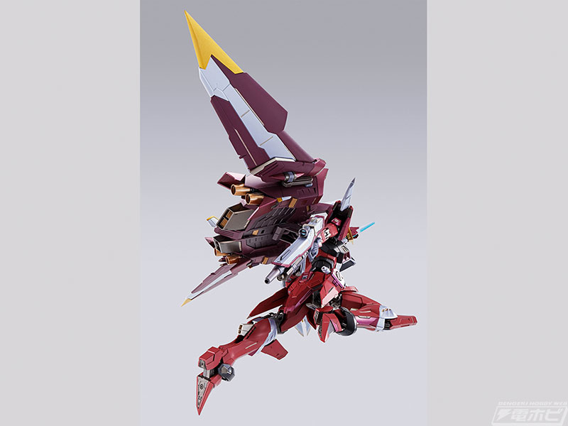 ファトゥム-00との連携から解釈された本体シルエットで立体化