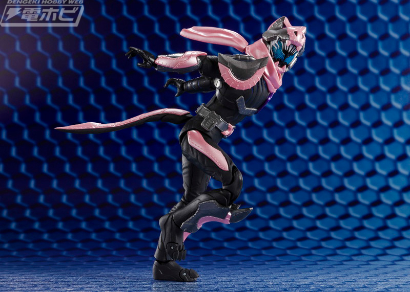 仮面ライダーリバイス』リバイ＆バイスのS.H.Figuartsが発売決定