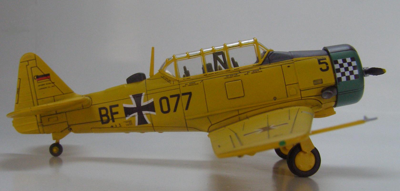 ホビーマスター 1/72 CCF ハーバード MK.4 ドイツ 1960 CCF Harvard Mk