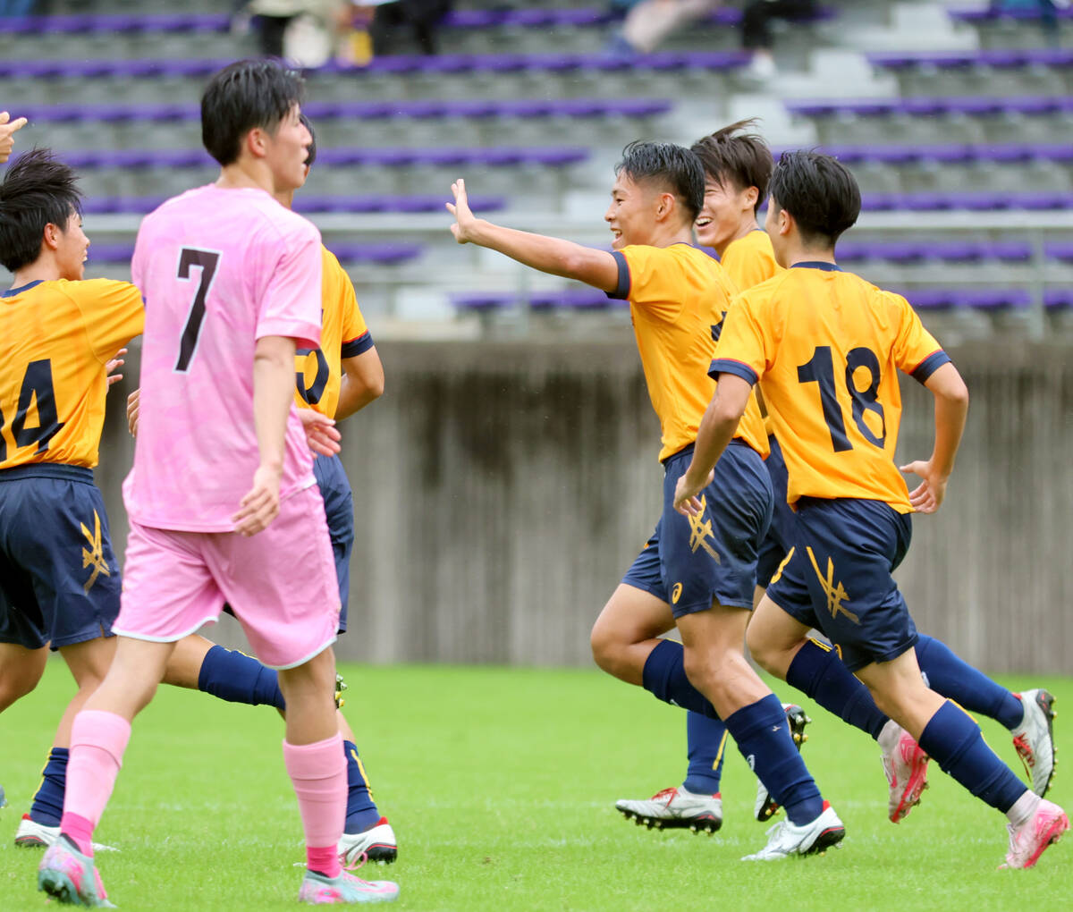 高校サッカー】藤枝明誠がDF山本陸駆の勝ち越しヘッドで8強入り