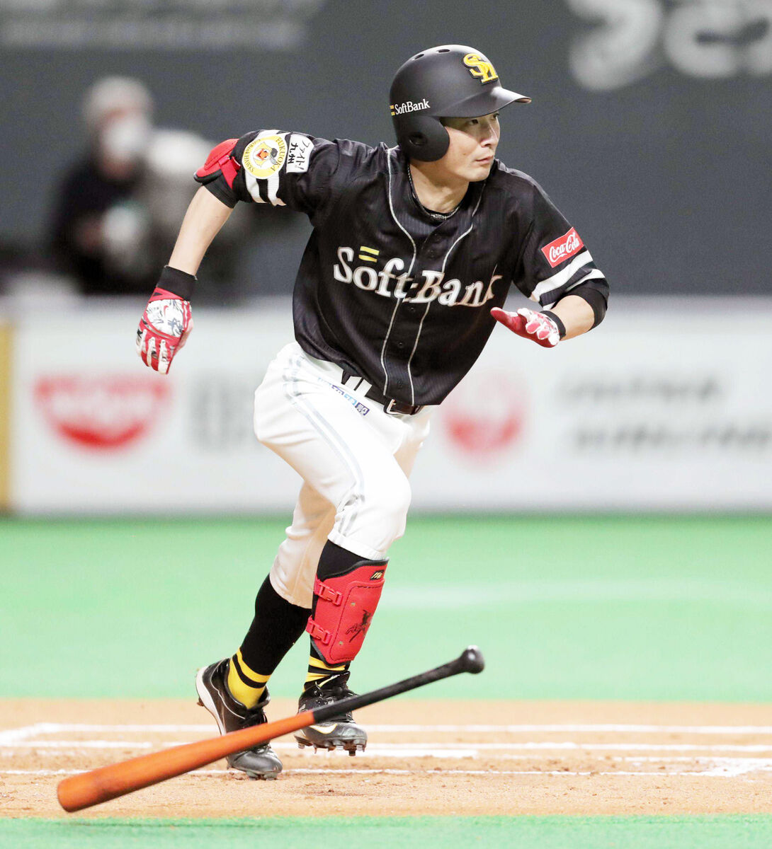 ソフトバンク】明石健志は脳しんとう リハビリ組合流へ…キャンプ中頭部