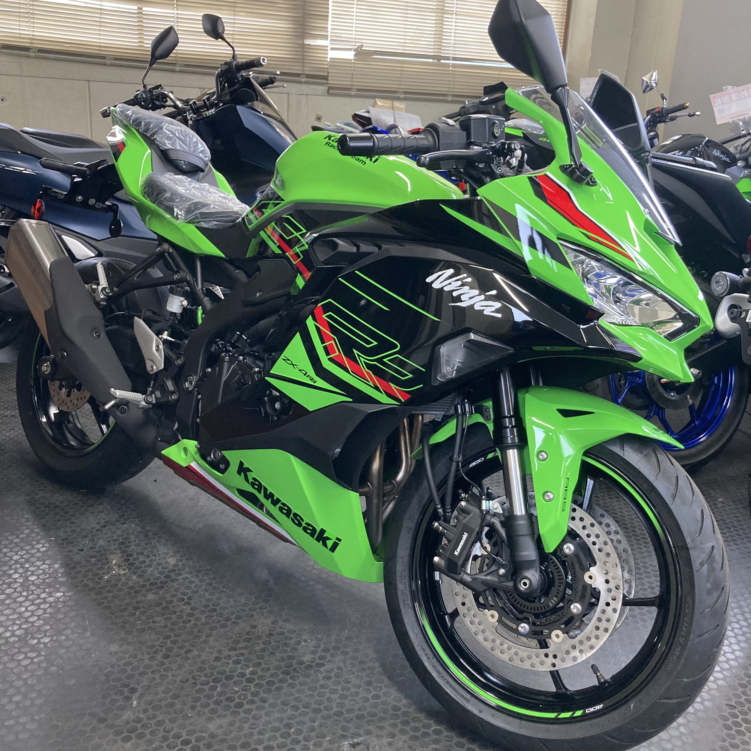 カワサキ》ZX-4Rシリーズ入荷！ | 広島オートバイ販売