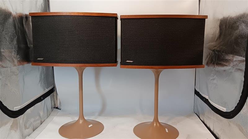 SUPERB BOSE 901 SERIES V SPEAKERS + STANDS – 1-YEAR WARRANTY