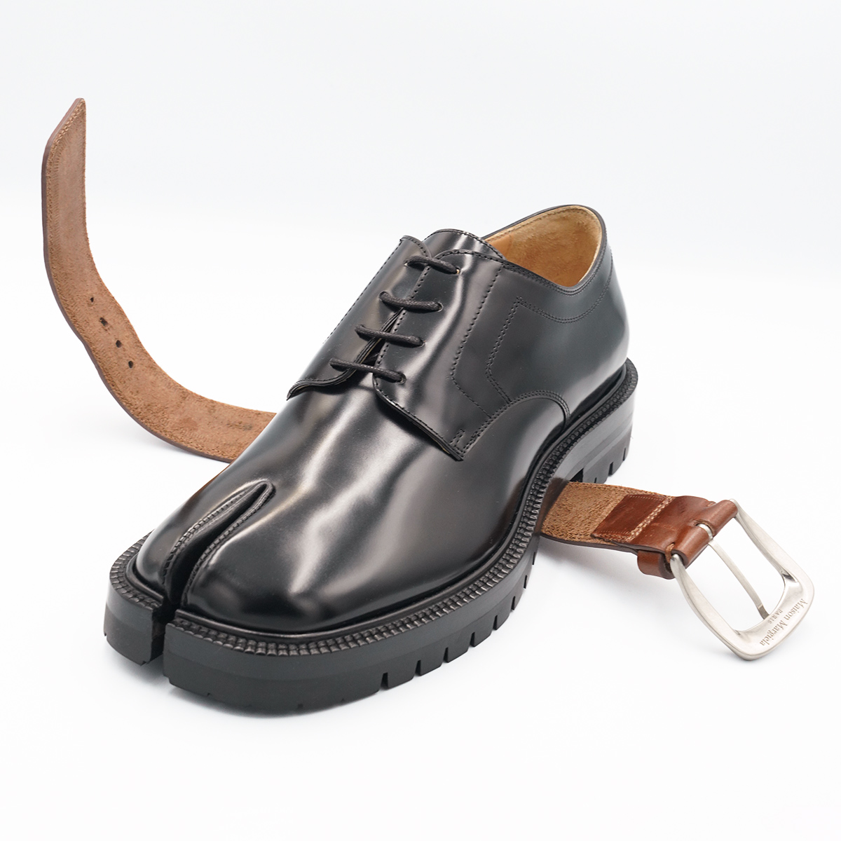 メゾンマルジェラの「タビ」コンバットダービーシューズ | HUES 福岡