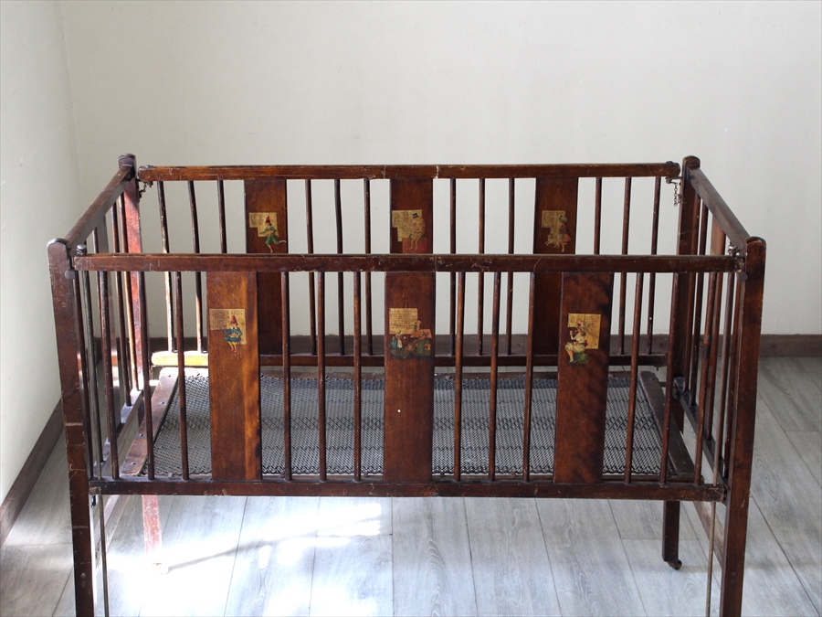 イギリスアンティーク ベビーベッド 折り畳み式 W123×H99×D64cm