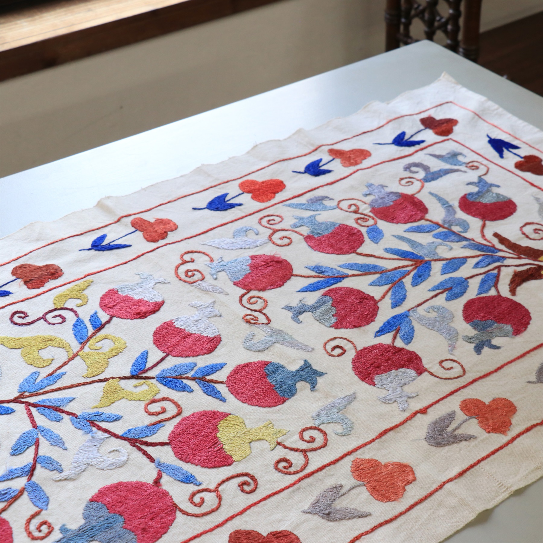 スザンニ刺繍 / ガラタバザール