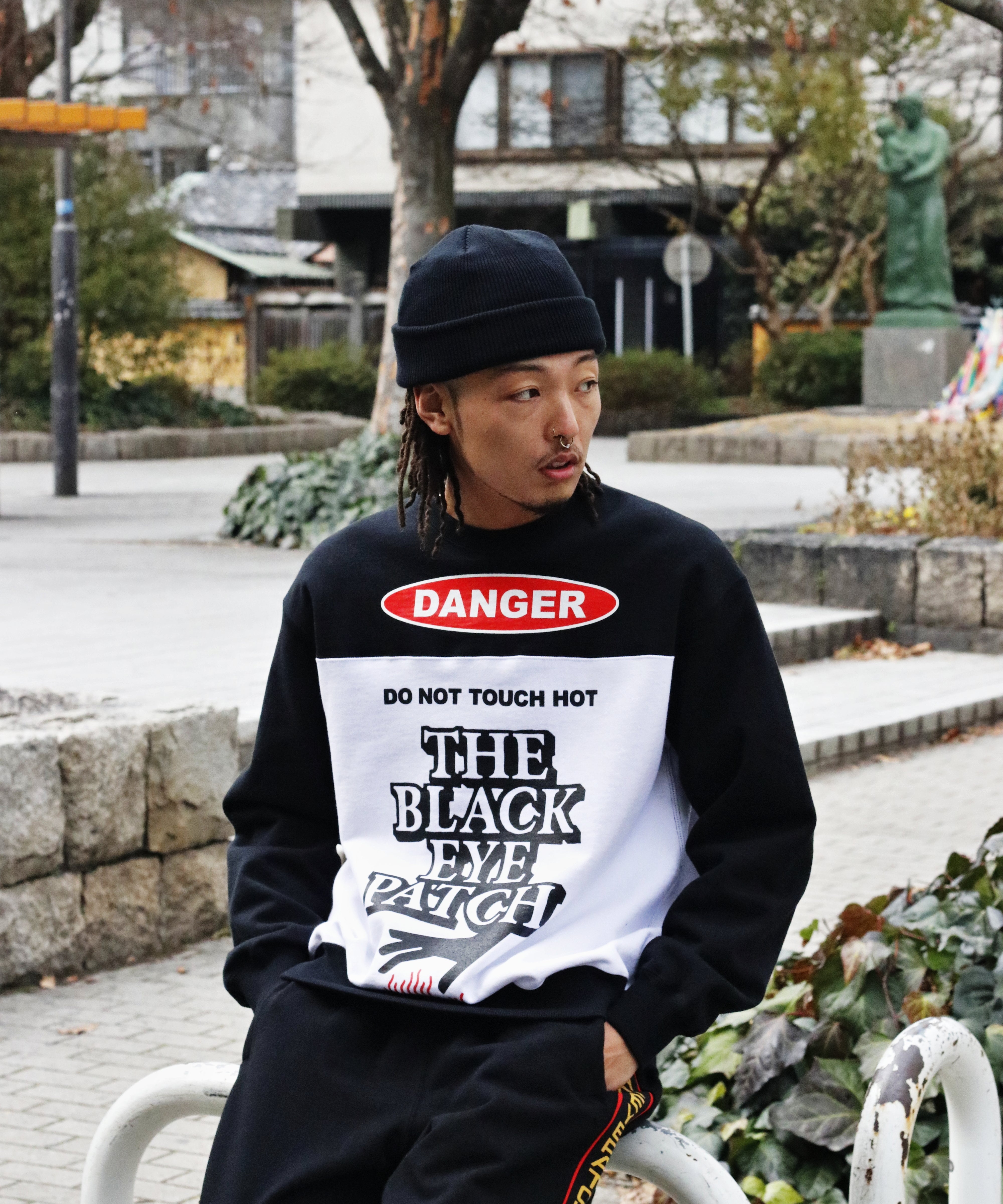 BLACK EYE PATCH(ブラックアイパッチ) / DANGER HOT LABEL CREWSWEAT