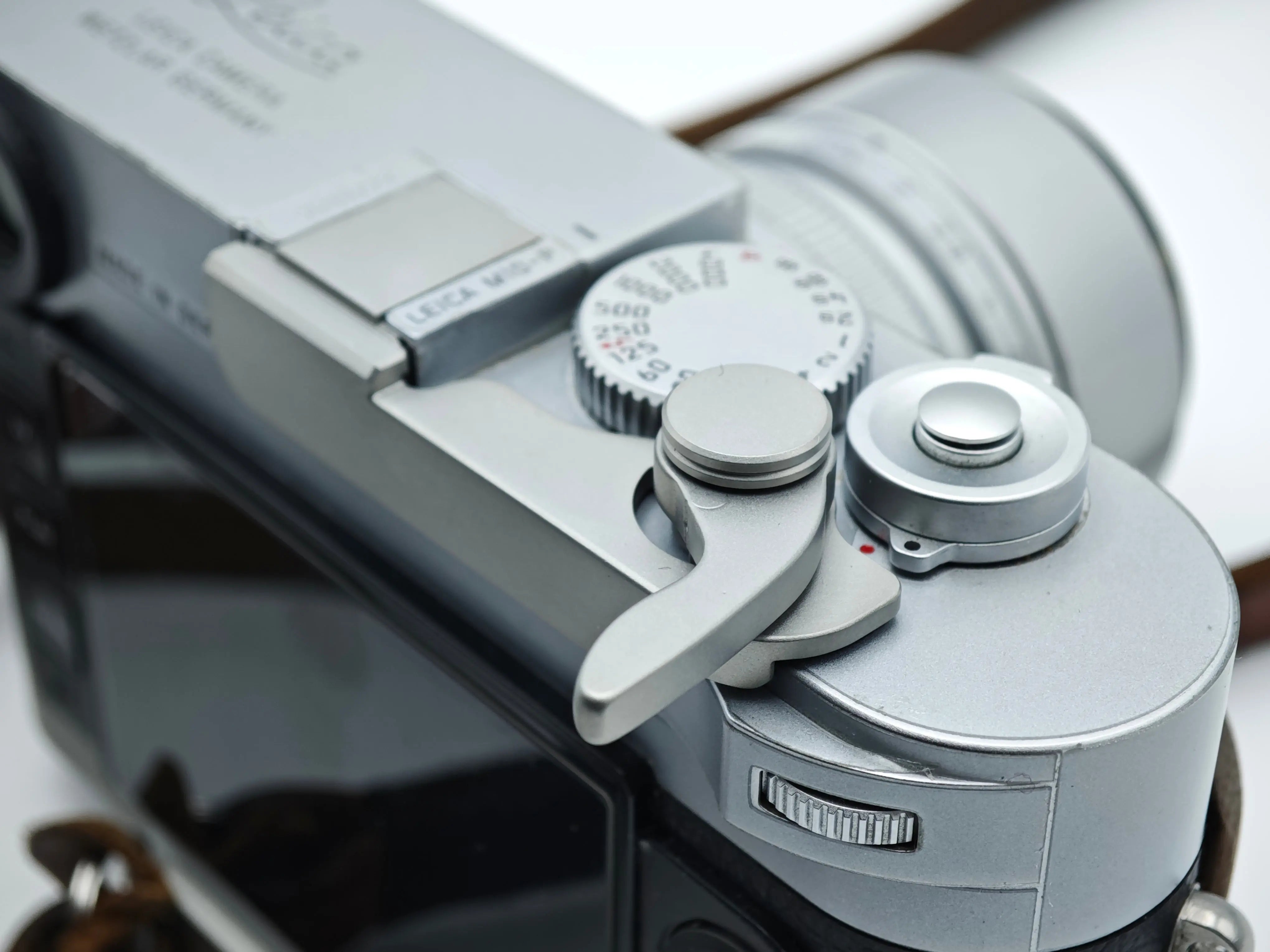IDSworksのLeica MおよびQシリーズFujifilm 100VI用折りたたみ式サム