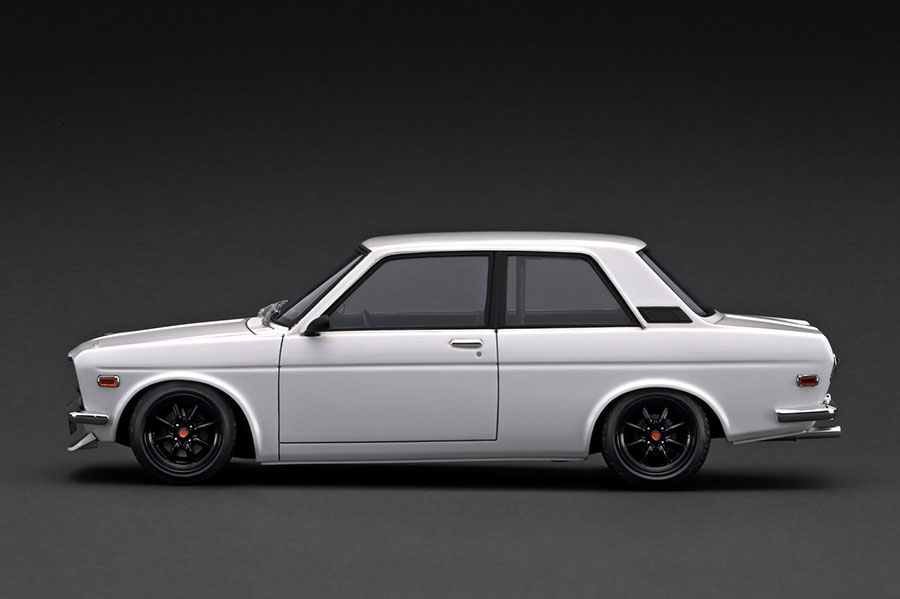 IG3303 1/18 Datsun Bluebird (510) White With Mr.Yokoyama | LINE UP