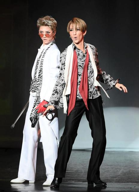 宝塚版「HiGH＆LOW」開幕！宙組トップ真風涼帆 コブラを熱演