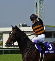 天皇賞】キタサンブラックが史上4頭目の春盾連覇！ 1番人気10連敗