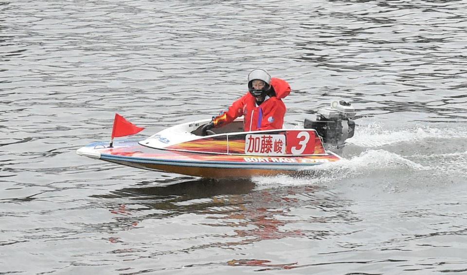 ボート】81歳・加藤峻二さんが戸田水面で乗艇「ウイニングランをして
