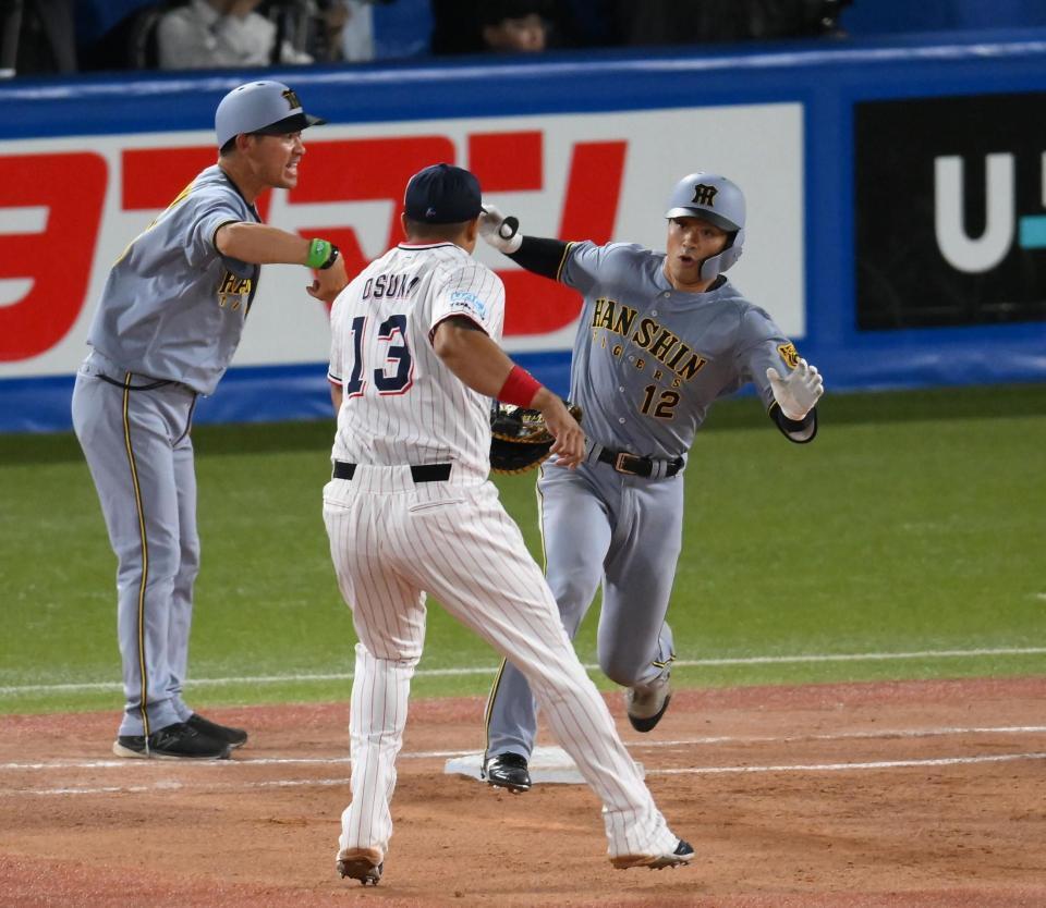 阪神 坂本誠志郎が珍判定 タイムリー後にオスナと接触 走塁妨害判定も