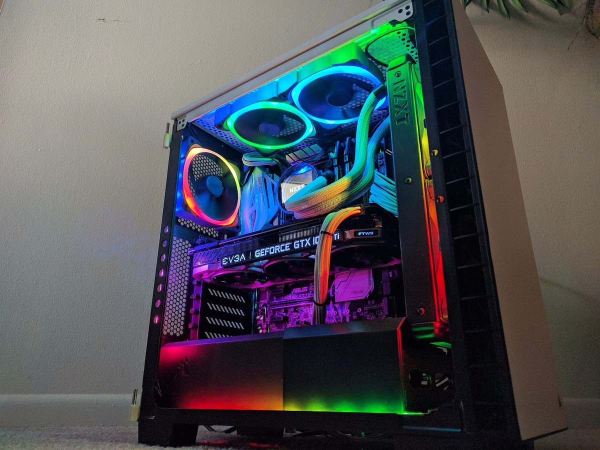 Snow White Custom Gaming PC - i7 7700K 5.00GHz - GTX 1080Ti - 16GB