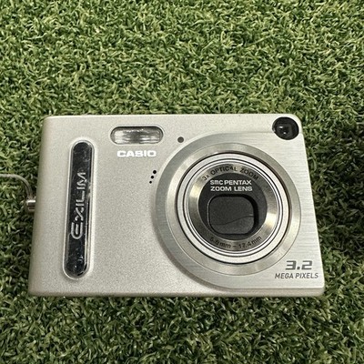 CASIO EXILIM EX-Z3 3.2MP Compact Digital Camera Silver Bundle
