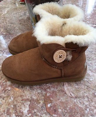 Ugg Australia Women's Mini Bailey Button Boots Chestnut Size 5