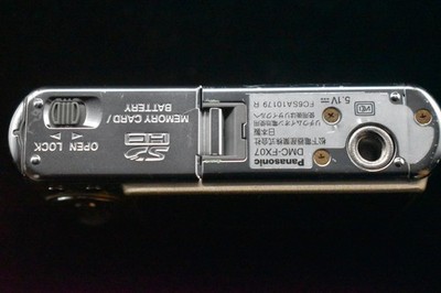 US Duty Paid] Panasonic Lumix DMC-FX07 Compact Digital Camera Gold