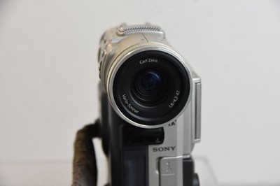 SONY DCR-PC100 Digital Handycam Camcorder miniDV Video Camera