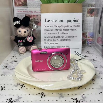 Nikon COOLPIX S3500 Digital Camera 20.0MP 7x Optical Zoom with