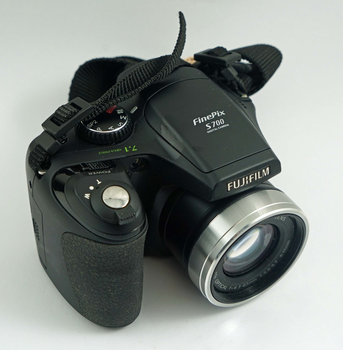 Fujifilm FinePix S Series S700 7.1MP Digital Camera - PLEASE READ