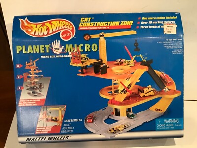 NOS 1997 HOT WHEELS CAT Construction Zone Micro Stacking Playset