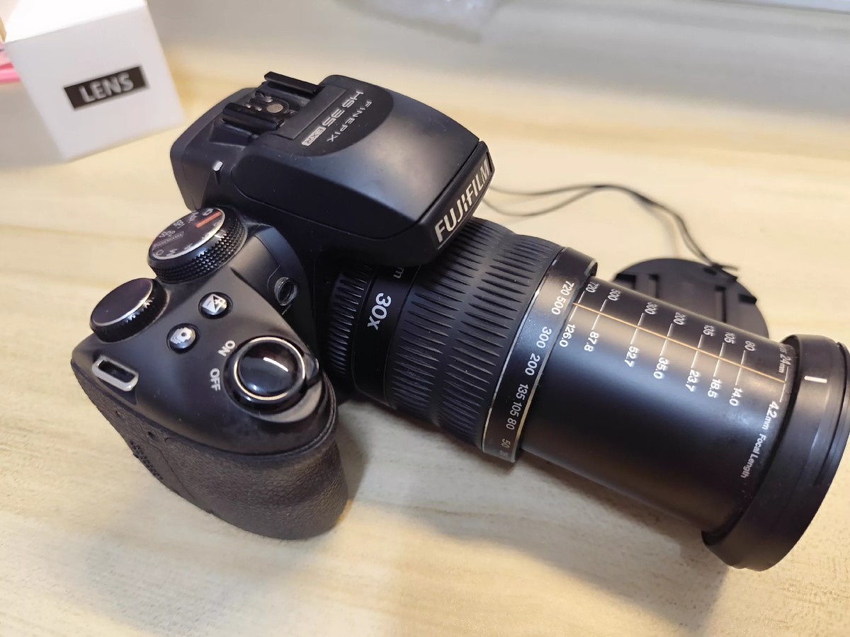 FujiFilm FinePix HS35 EXR Digital Camera | 16MP | 30x Zoom | Black