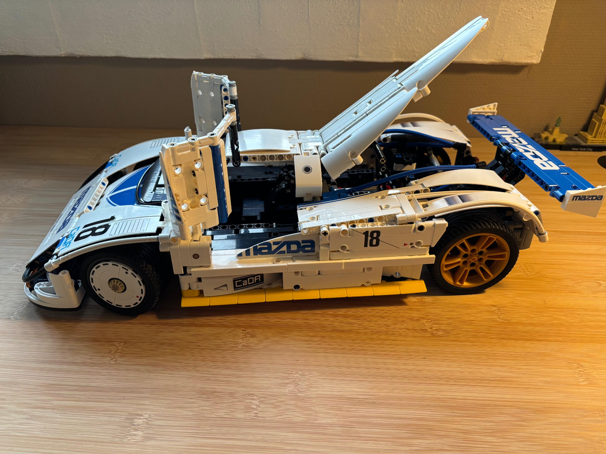 CaDA Mazda 787B Sports car Building Blocks Technic 1:10 1797Pcs