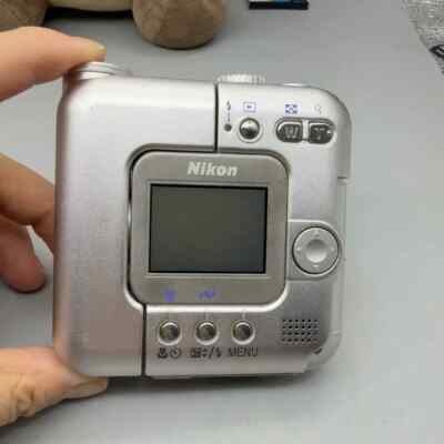 Nikon COOLPIX SQ 3.1MP 3x Zoom Digital Camera w/Charger 100