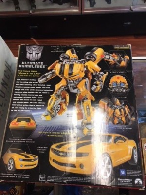 Transformers Ultimate Bumblebee Action Figure Hasbro DAMAGE JC