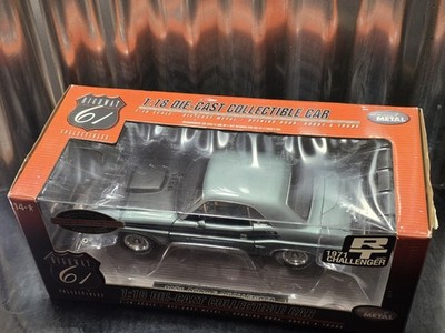 Highway 61 1971 Dodge Challenger R/T 1:18 Scale Diecast Model Car