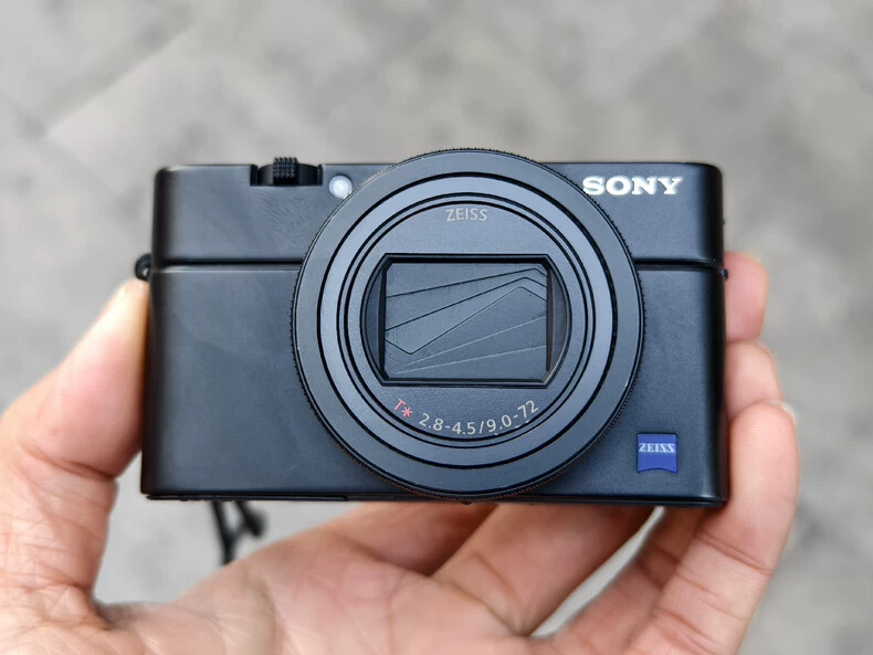 Sony Cyber-Shot RX100 VII RX100M7 20.1MP Digital Camera 8x Optical