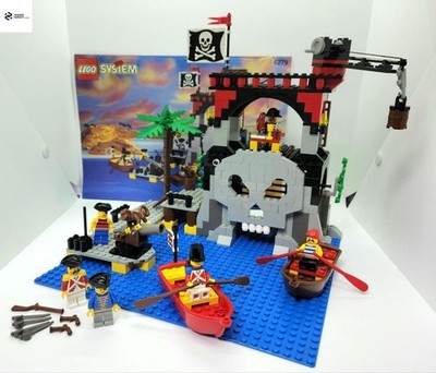 LEGO System Pirates Skull Island 6279 In 1995 Used Retired