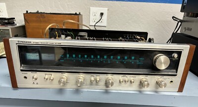 Pioneer SX-636 AM/FM Stereo Receiver . Great restoration project