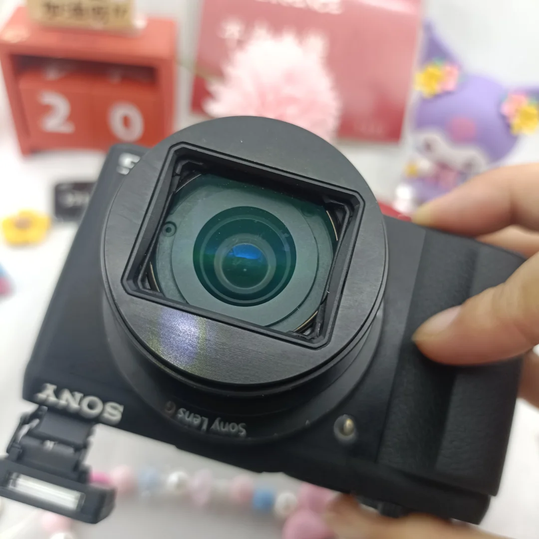 Sony Cyber-shot DSC-HX60 20.4MP 30x zoom Digital Camera w/Charger