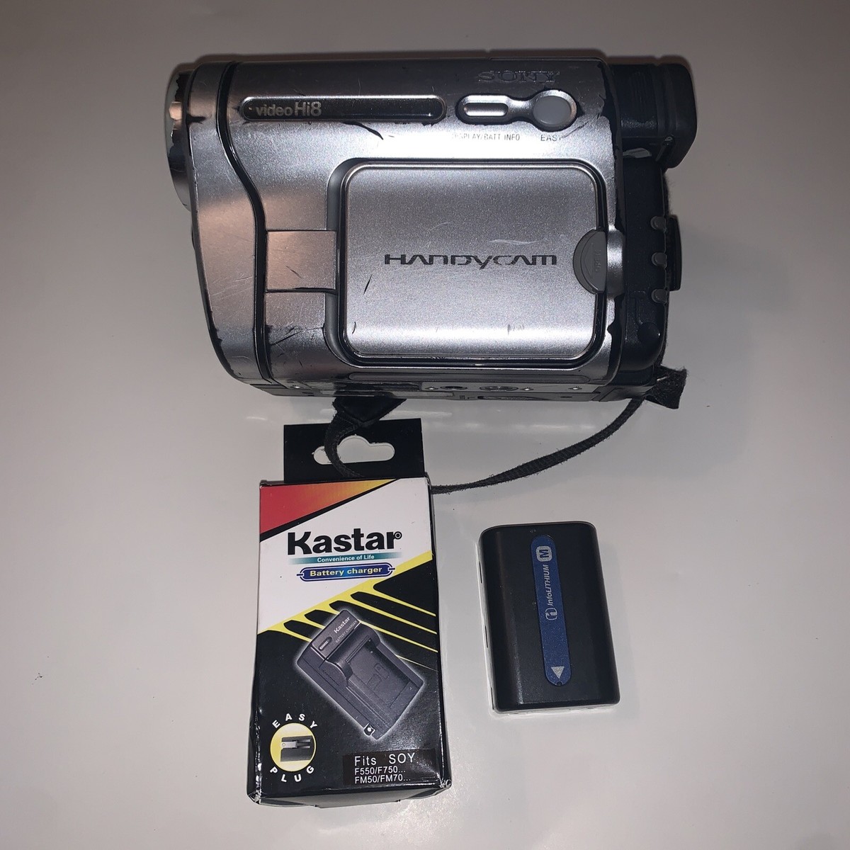 Sony CCD-TRV138 NTSC Hi8 Handycam Camcorder Watch Play Video