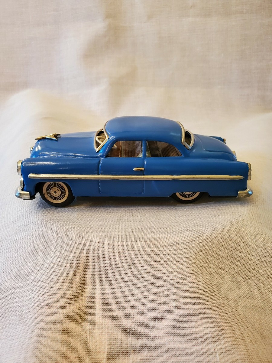 Vintage Unmarked Ichiko? 1950s Ford/Mercury Tin Friction Toy Car